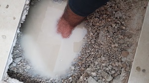 שאיבת מים כלואים מתחת לרצפה